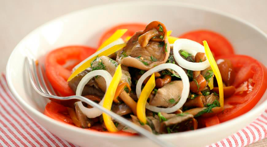 Salat_iz_marinovannyh_gribov.jpg