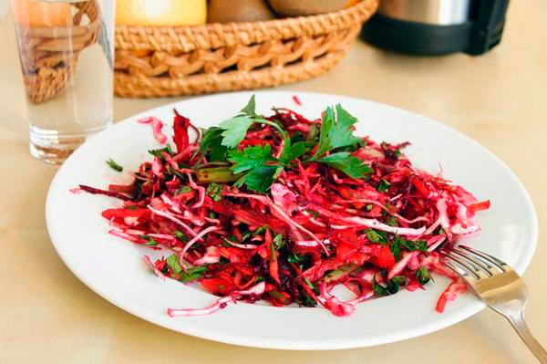 Poleznyj_salat_metyolka.jpg